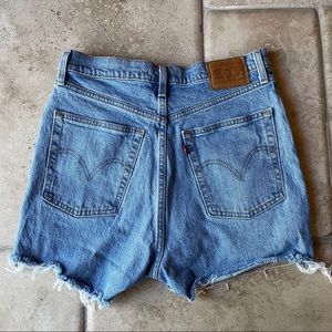 Levis ribcage denim light wash shorts size 29